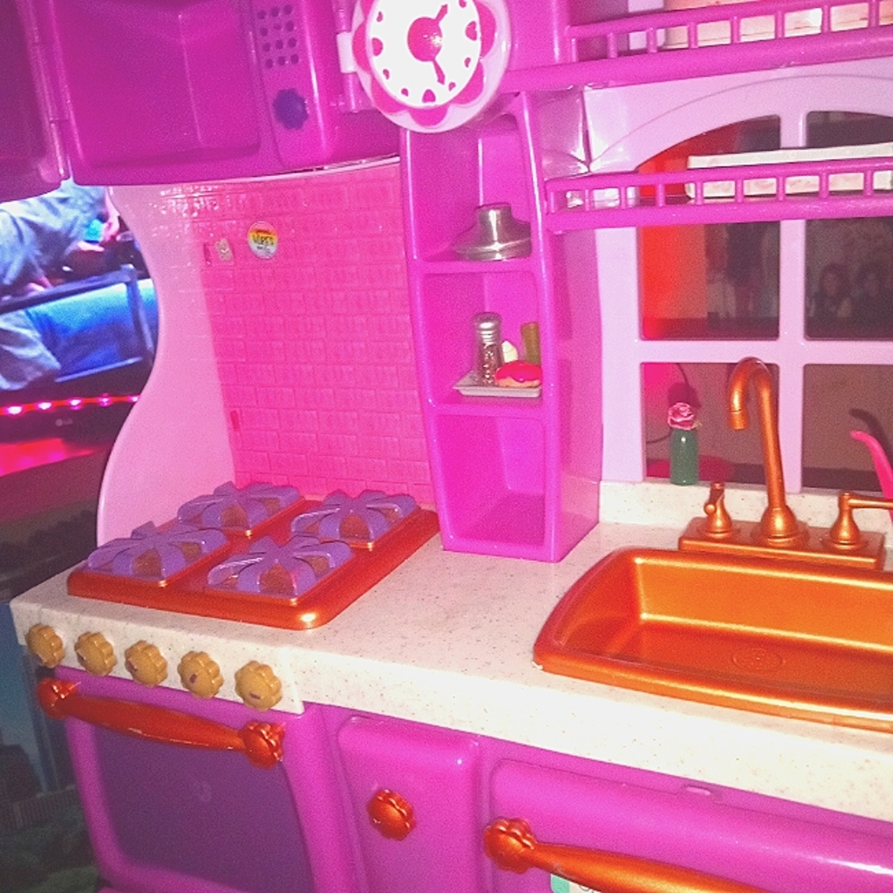 OmG girls got pink refrigerator
